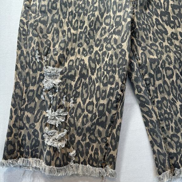 NEW! EASEL Womens Distressed Knee Length Leopard Raw Hem Shorts Size Large - Picture 5 of 12